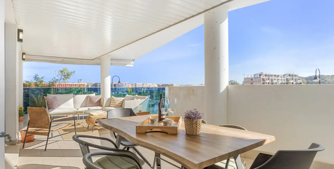 Продажа апартаментов на среднем этаже в Las Lagunas 9