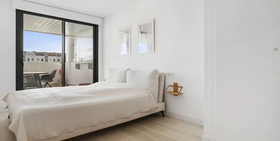 Продажа апартаментов на среднем этаже в Las Lagunas 12