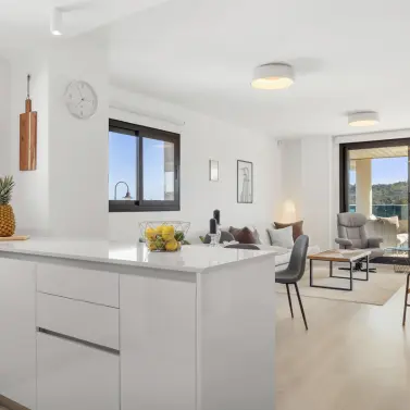 Venta de apartamento en planta media en Las Lagunas