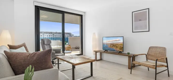 Venta de apartamento en planta media en Las Lagunas 1