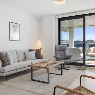 Venta de apartamento en planta media en Las Lagunas