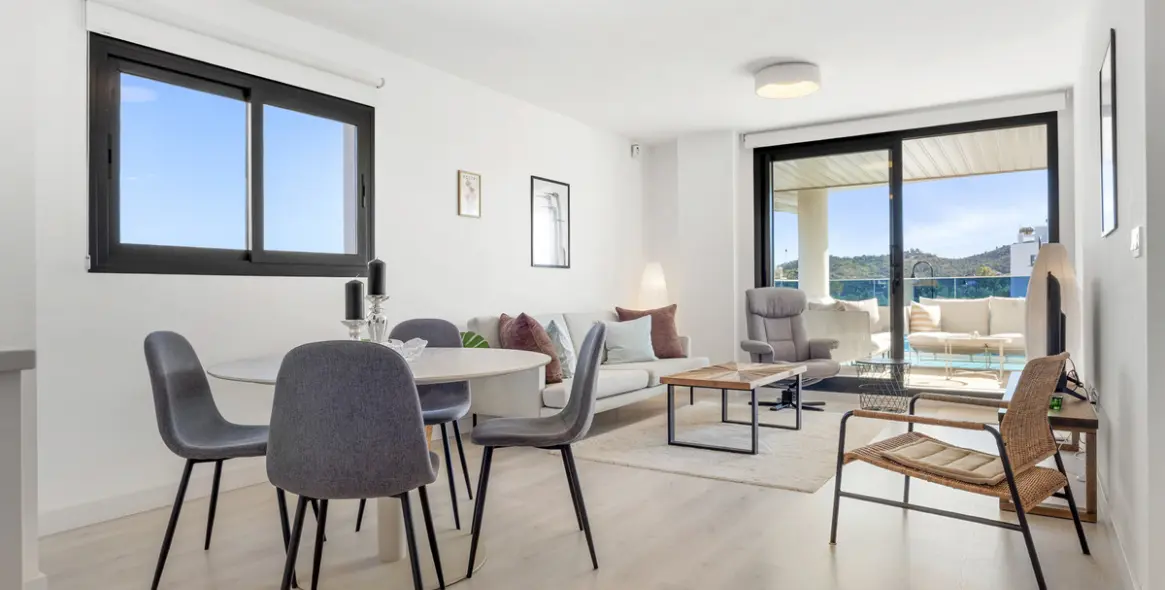 Venta de apartamento en planta media en Las Lagunas 5