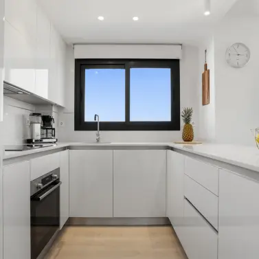 Venta de apartamento en planta media en Las Lagunas