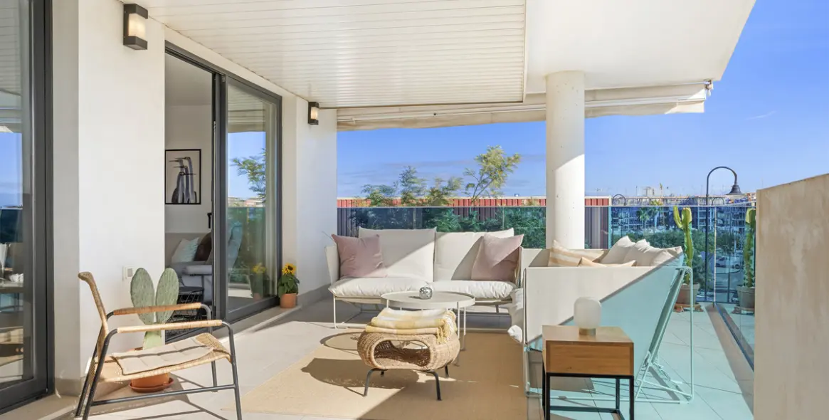 Venta de apartamento en planta media en Las Lagunas 9