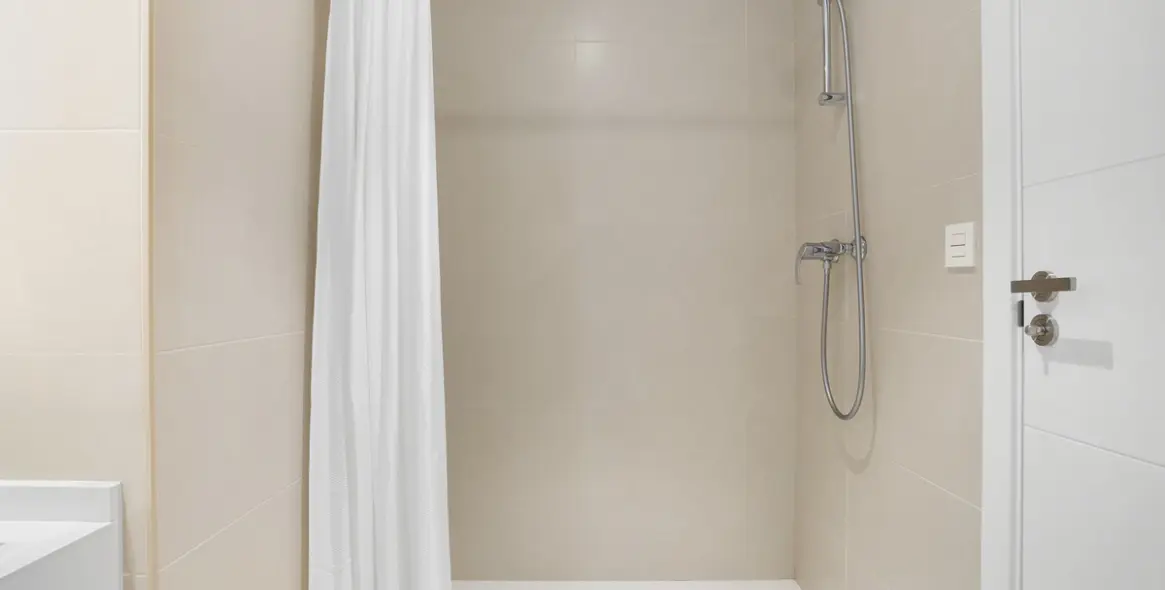 Venta de apartamento en planta media en Las Lagunas 17