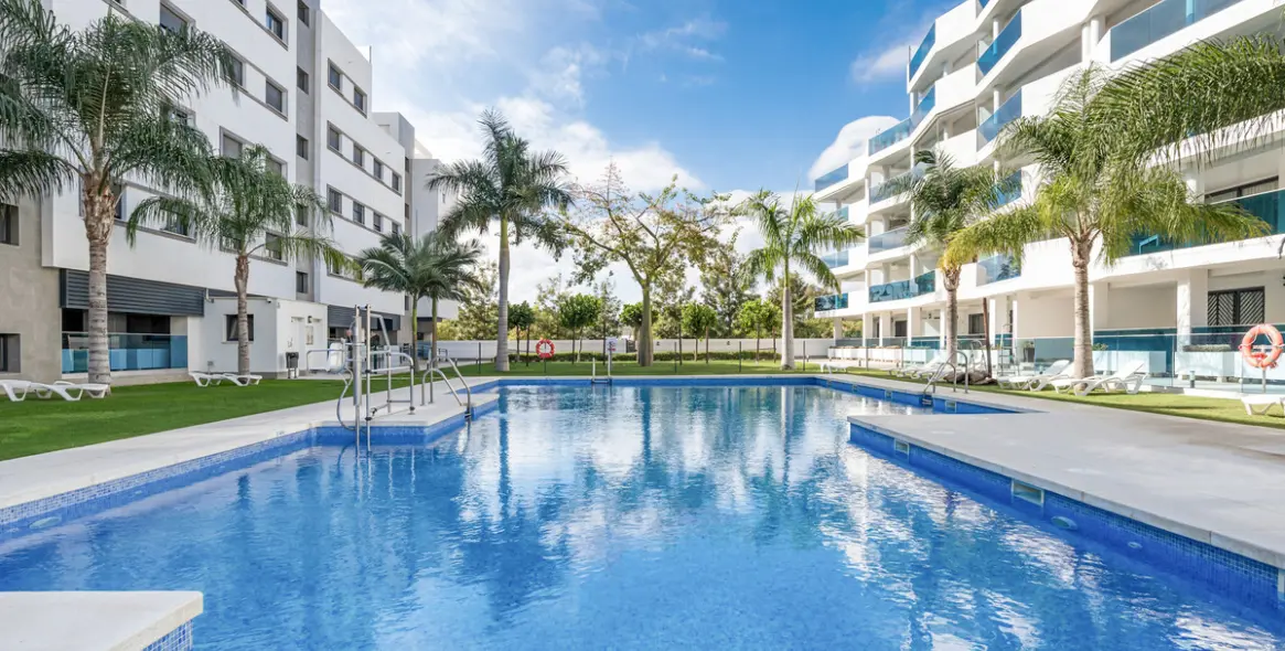 Sale of middle floor apartment in Las Lagunas 21