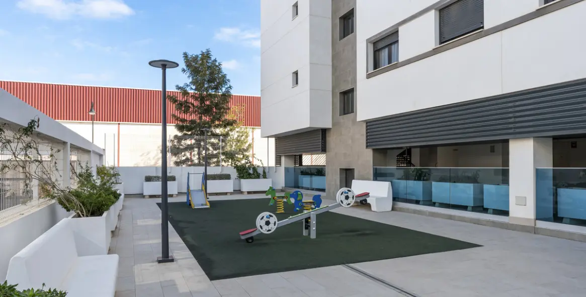 Sale of middle floor apartment in Las Lagunas 23