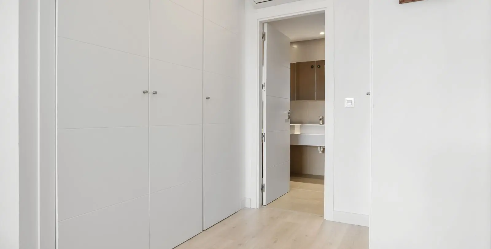 Sale of middle floor apartment in Las Lagunas 13