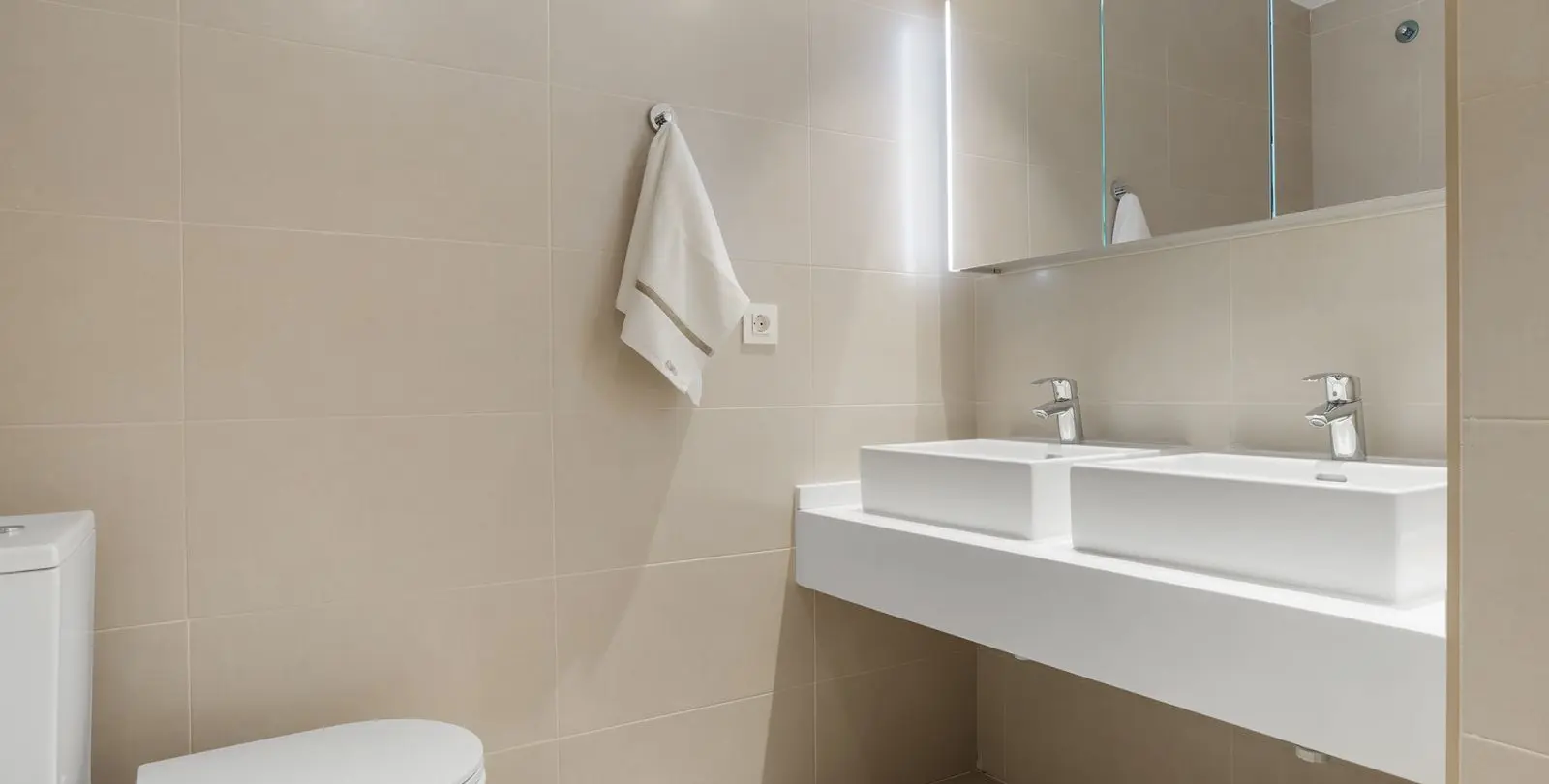 Sale of middle floor apartment in Las Lagunas 14