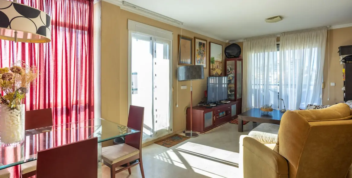 Sale of middle floor apartment in Estepona (district Estepona) 3