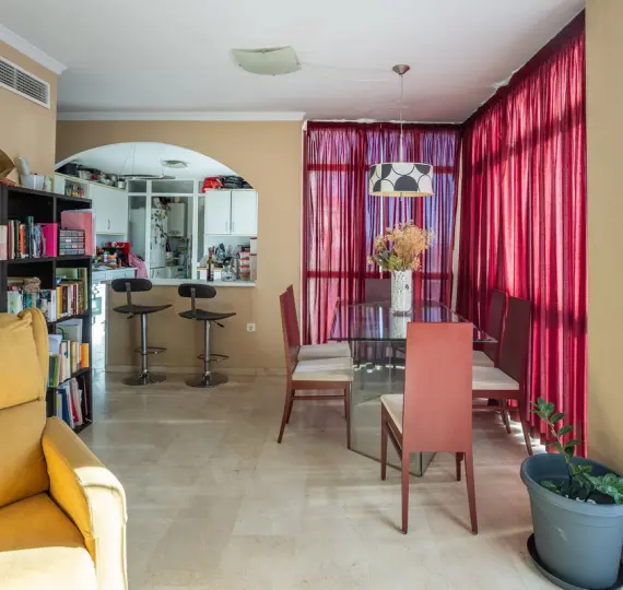 Middle floor apartment R5228632