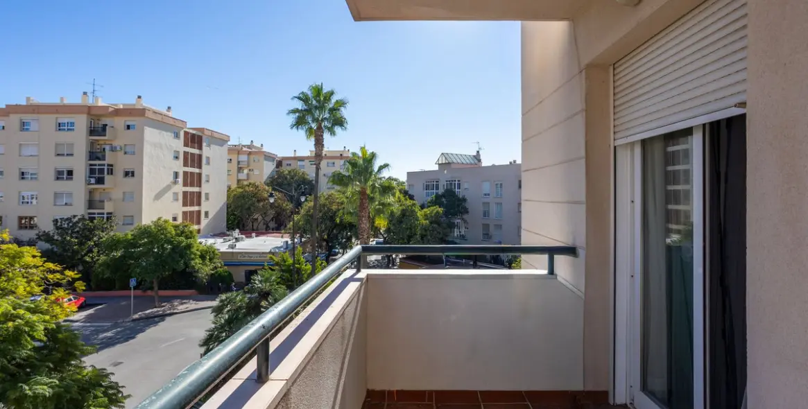 Sale of middle floor apartment in Estepona (district Estepona) 9