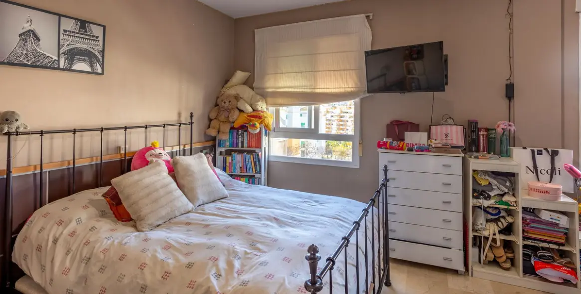 Продажа апартаментов на среднем этаже в Estepona 13