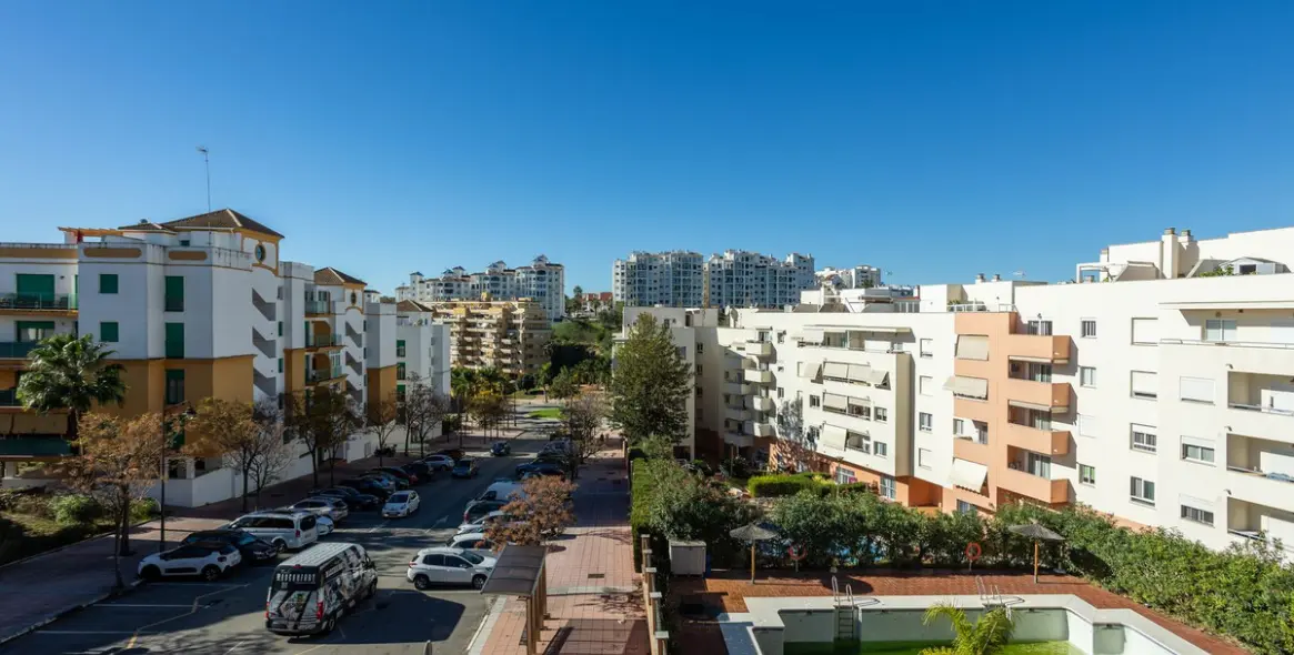 Sale of middle floor apartment in Estepona 21
