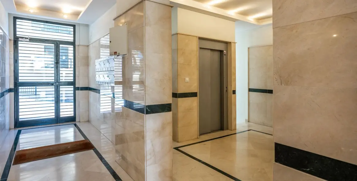 Sale of middle floor apartment in Estepona 26