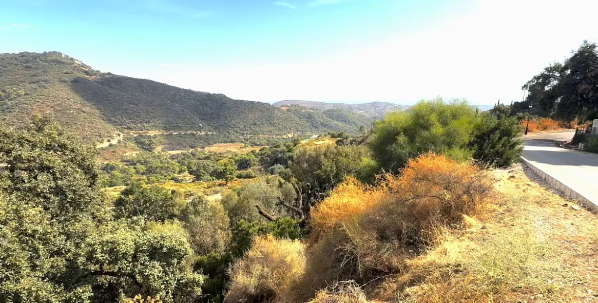 Продажа  жилого участка в Benahavís 2