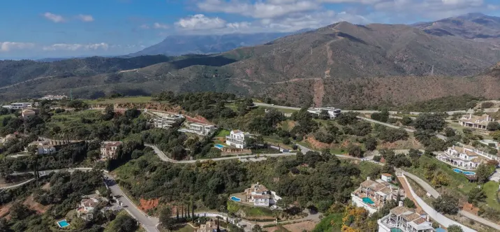 Sale of residential plot in Benahavís 3