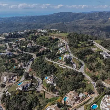 Sale of residential plot in Benahavís