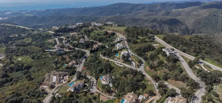 Sale of residential plot in Benahavís 4