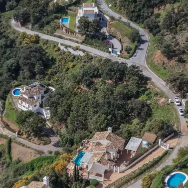 Sale of residential plot in Benahavís