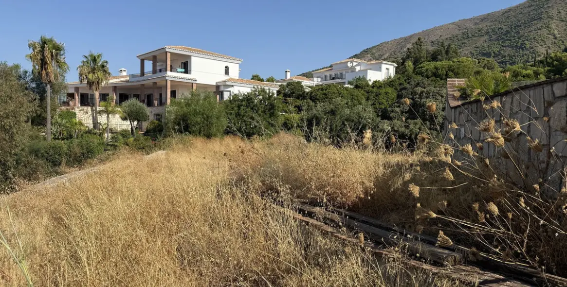 Sale of residential plot in Valtocado 1