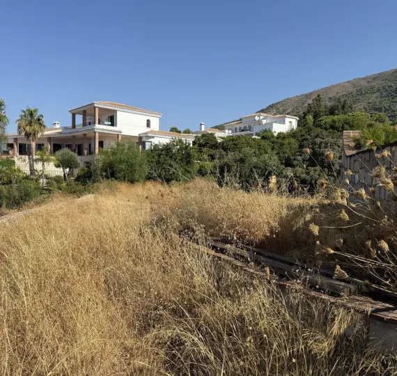 Sale of residential plot in Valtocado