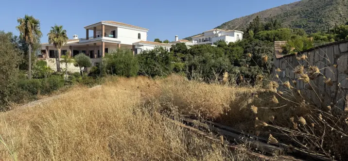 Sale of residential plot in Valtocado 0