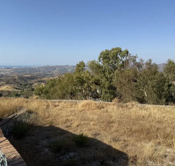 Sale of residential plot in Valtocado