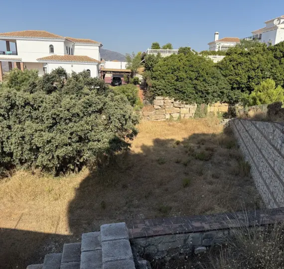 Sale of residential plot in Valtocado