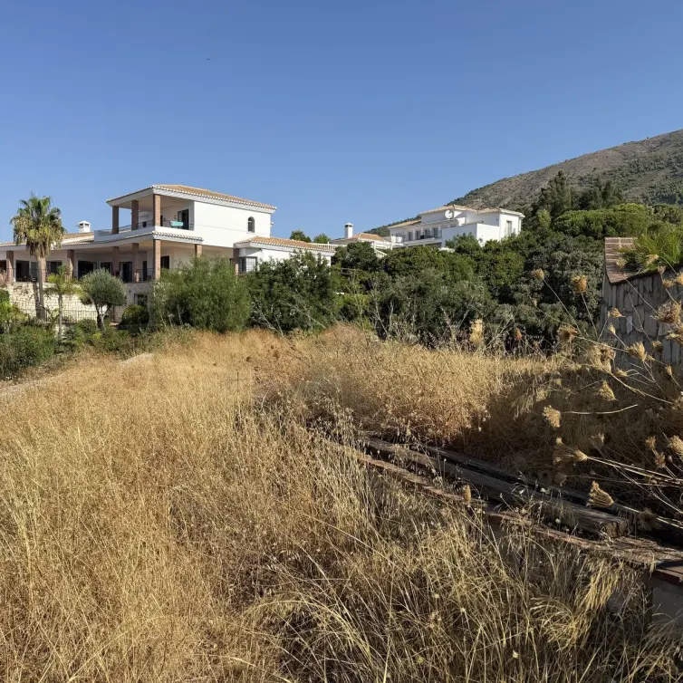 Venta de parcela residencial en Valtocado