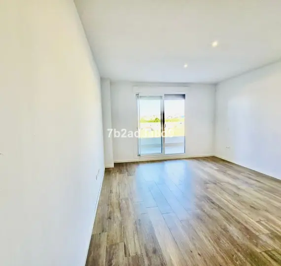 Продажа апартаментов на среднем этаже в Nueva Andalucía