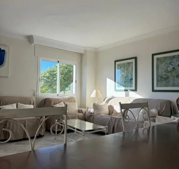 Продажа апартаментов на среднем этаже в Marbella