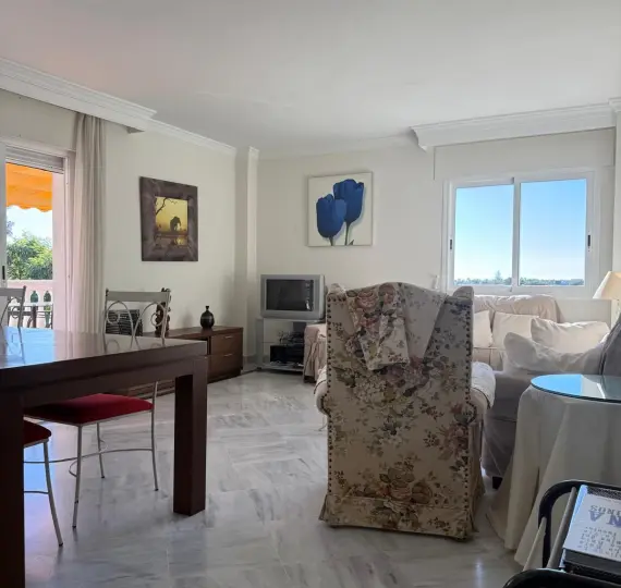 Продажа апартаментов на среднем этаже в Marbella