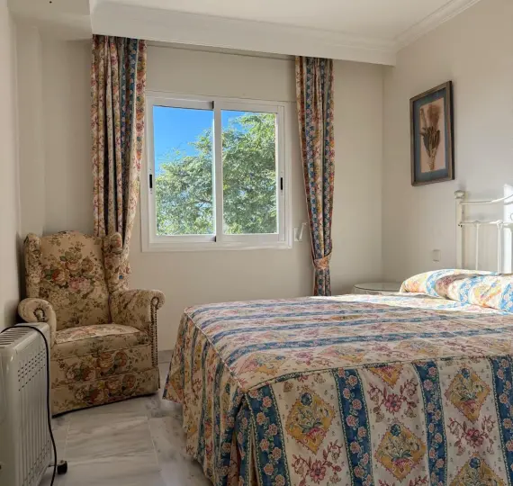 Продажа апартаментов на среднем этаже в Marbella