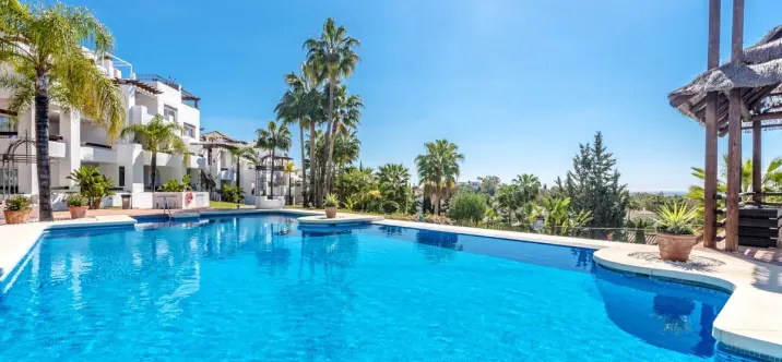 Venta de apartamento en planta baja en Nueva Andalucía 0