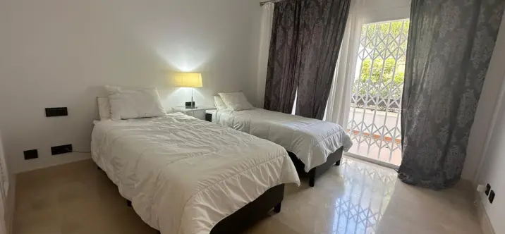 Venta de apartamento en planta baja en Nueva Andalucía 4