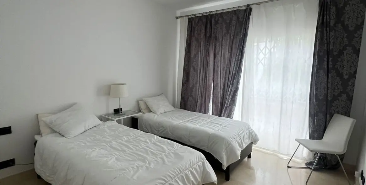 Sale of ground floor apartment in Nueva Andalucía 6