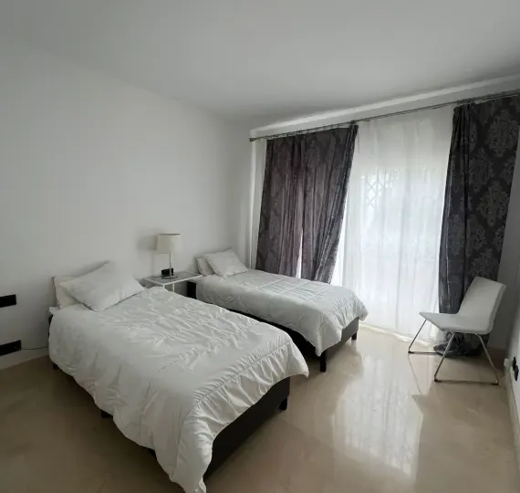 Venta de apartamento en planta baja en Nueva Andalucía