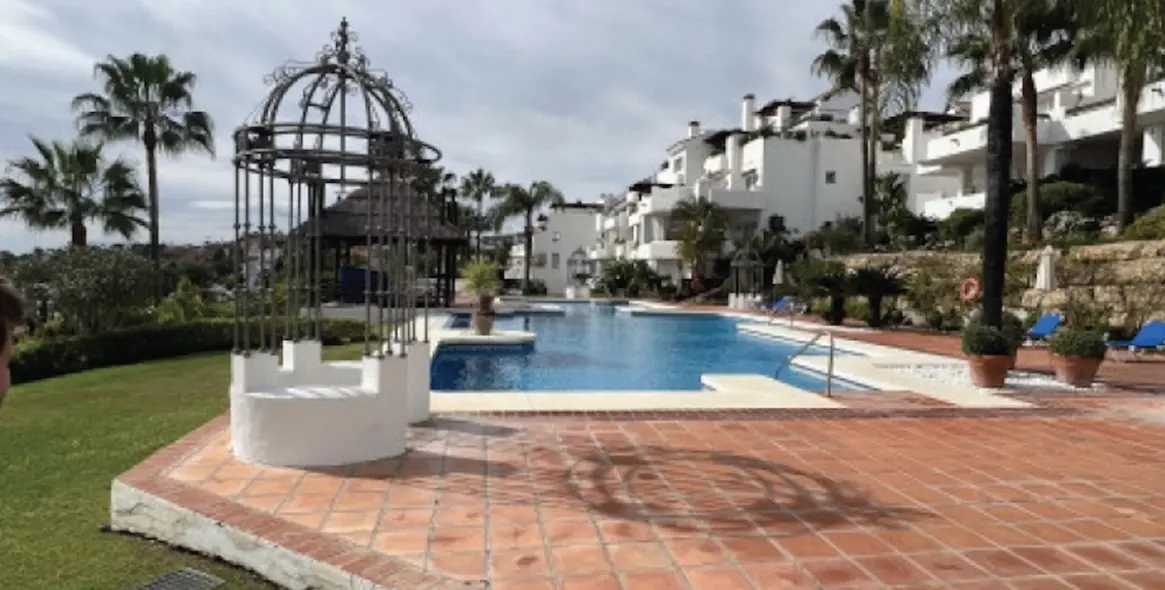 Sale of ground floor apartment in Nueva Andalucía 11