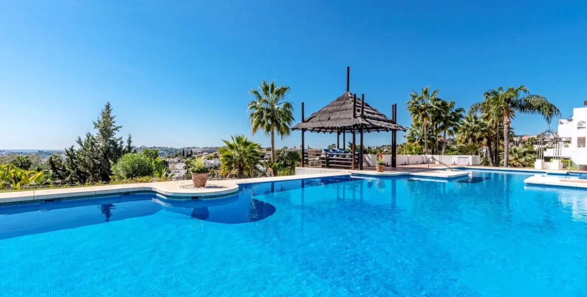 Sale of ground floor apartment in Nueva Andalucía 14