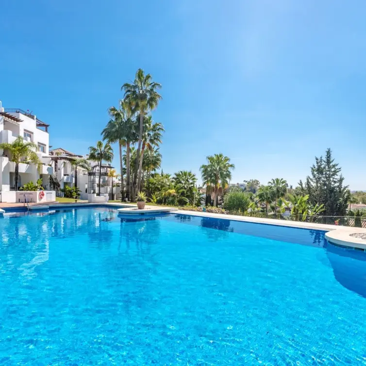 Venta de apartamento en planta baja en Nueva Andalucía