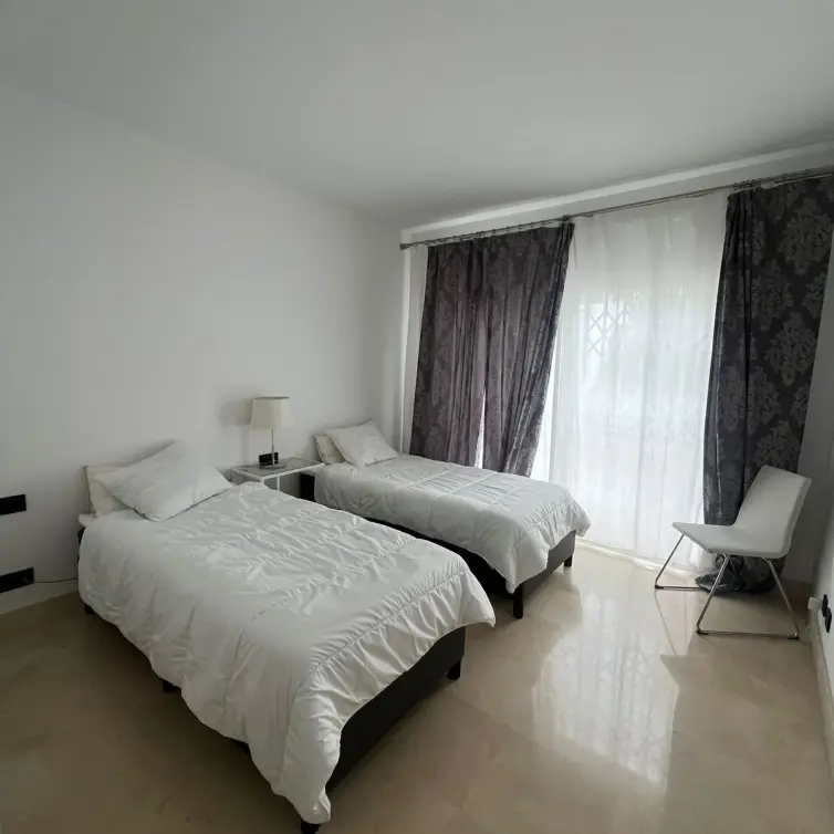 Venta de apartamento en planta baja en Nueva Andalucía