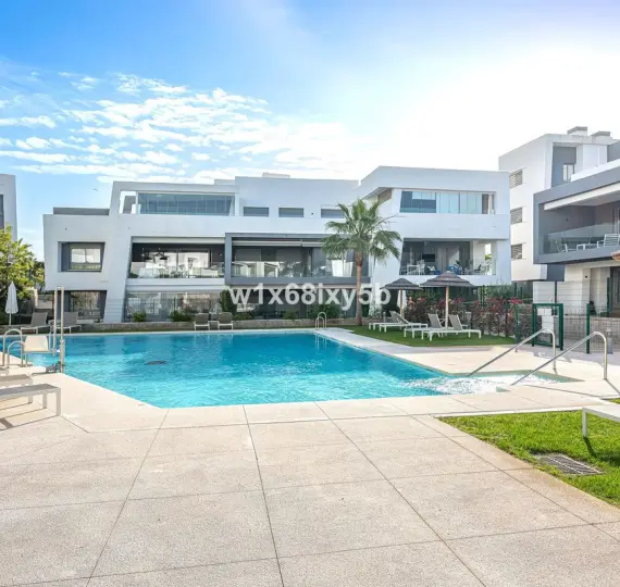 Продажа апартаментов на среднем этаже в Selwo