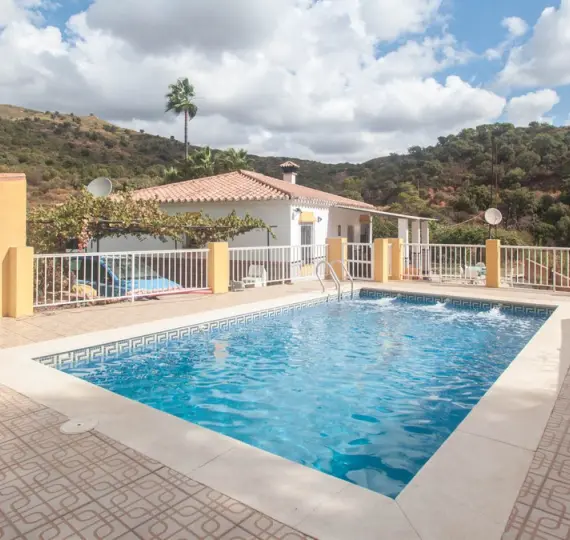 Venta de finca - cortijo en Estepona