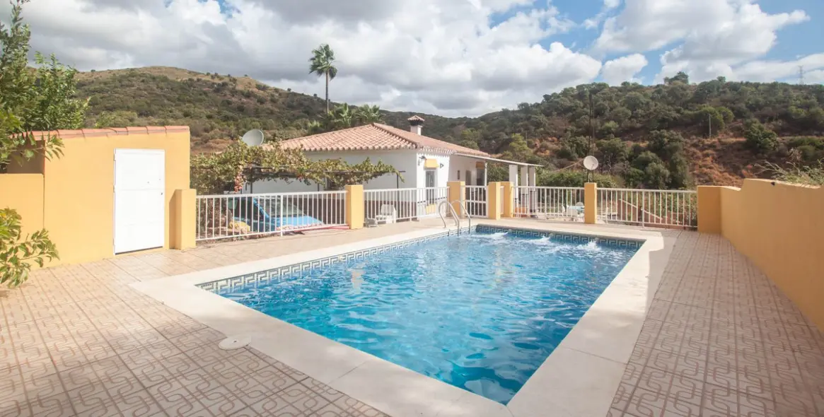 Продажа финки в Estepona 1