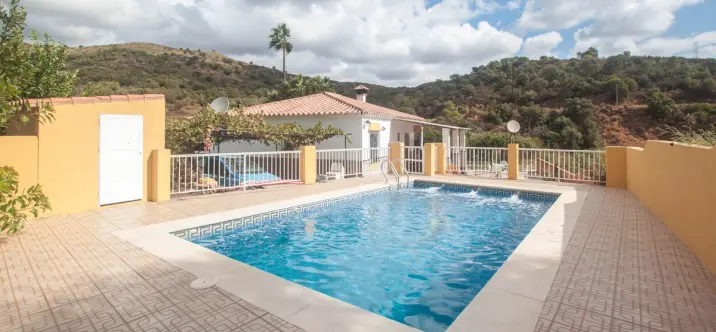 Продажа финки в Estepona 0