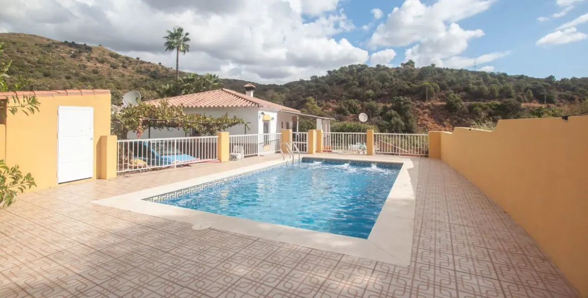 Sale of finca - cortijo in Estepona 26