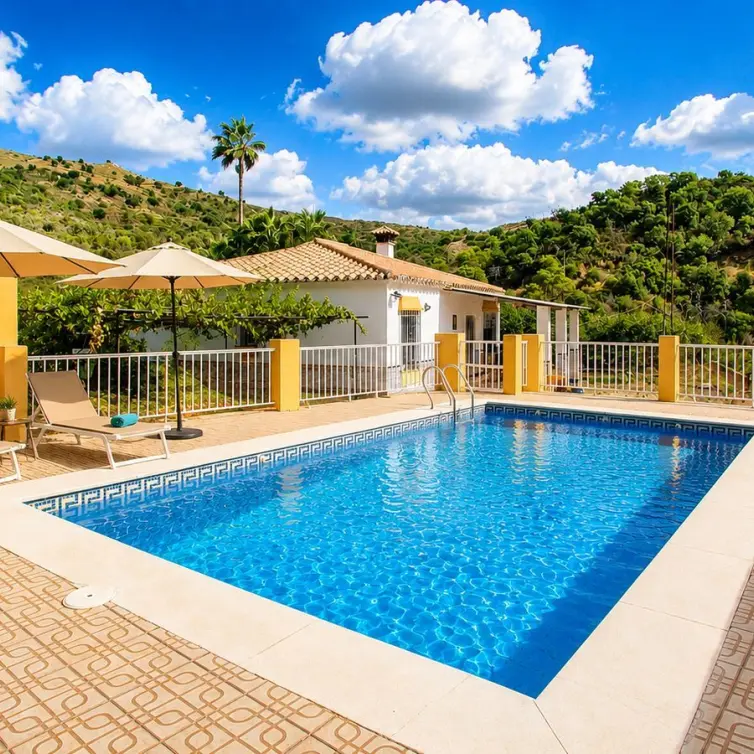 Sale of finca - cortijo in Estepona