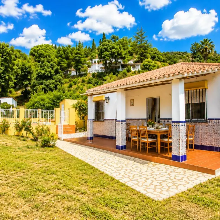 Sale of finca - cortijo in Estepona