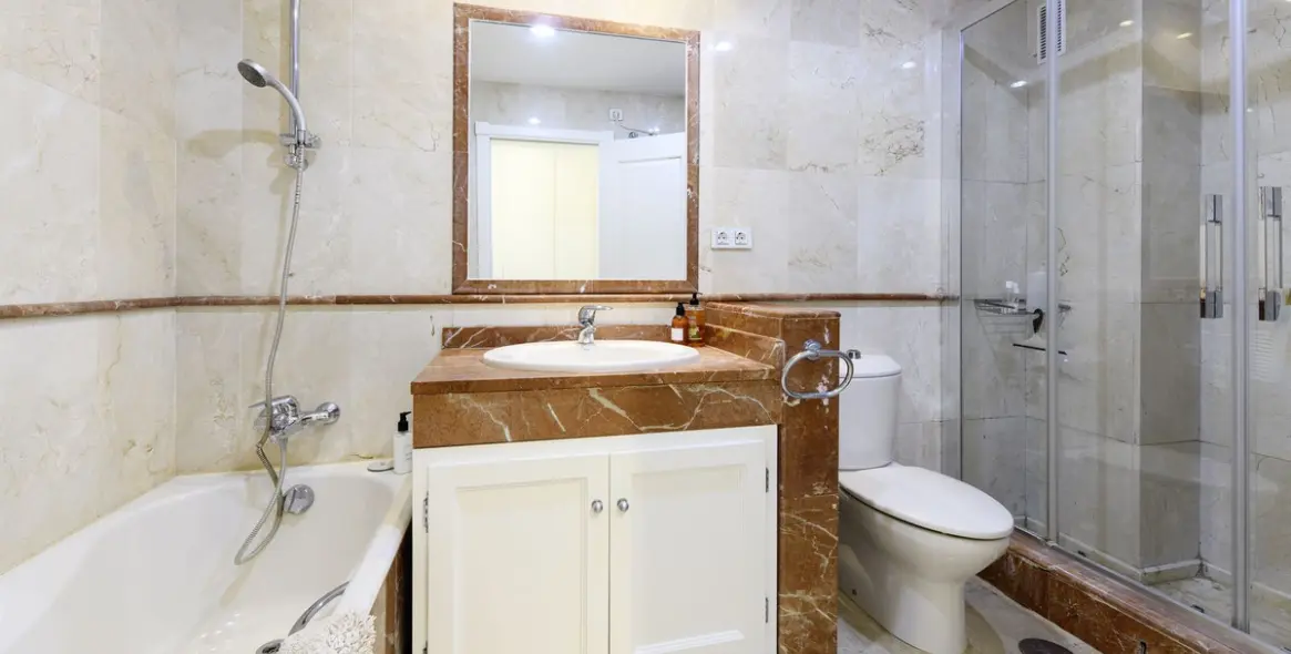 Sale of ground floor apartment in Hacienda del Sol 6